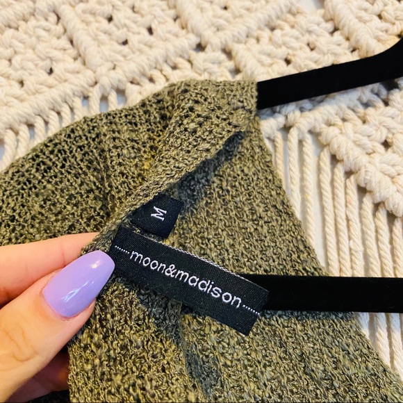 Moon & Madison Green Twist Back Oversized Sweater - Picture 7 of 7